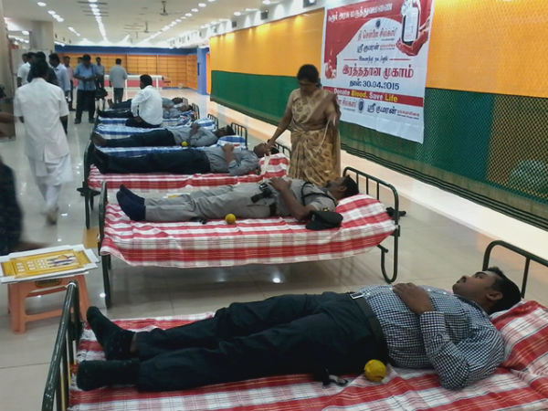 Chennai silks staffs participate blodd donation on the eve of May 1 Chennai silks staffs participate blodd donation on the eve of May 1