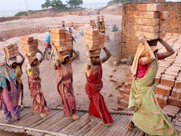 மனதை உலுக்கிய இறுதி ஊர்வலம்: