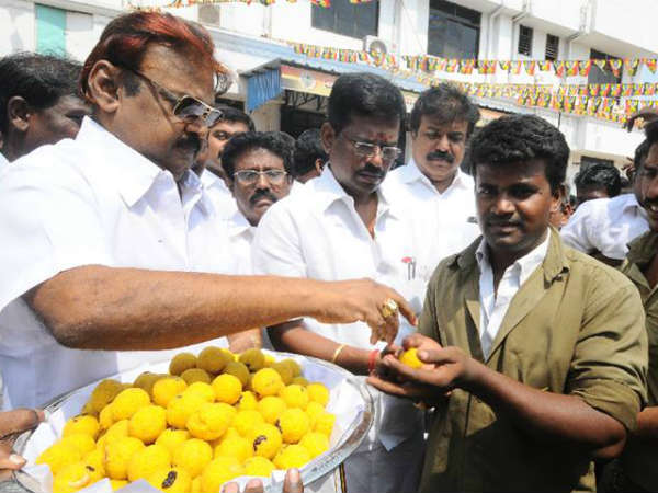 தட்டு நிறைய லட்டு