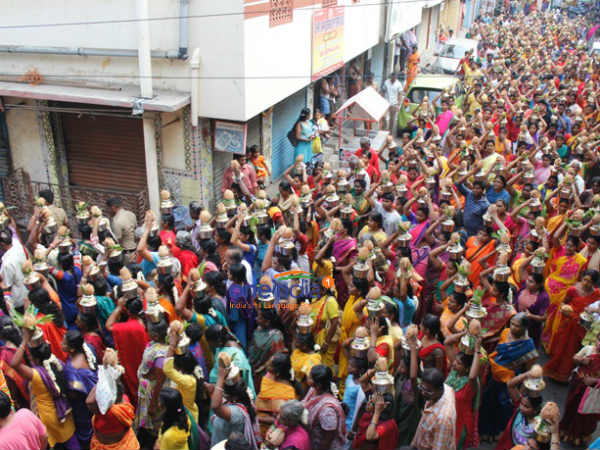 Devotees throng temples in TN on the eve of Chitra Pournami Devotees throng temples in TN on the eve of Chitra Pournami