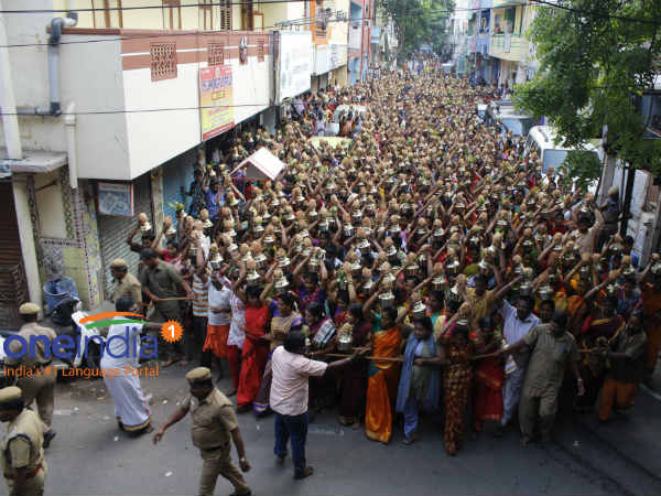 Devotees throng temples in TN on the eve of Chitra Pournami Devotees throng temples in TN on the eve of Chitra Pournami