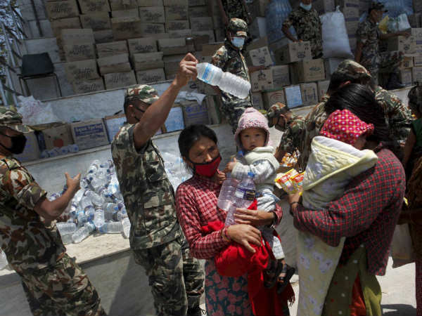 Nepalese leave Kathmandu and return to villages Nepalese leave Kathmandu and return to villages
