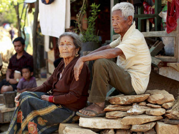 Nepalese leave Kathmandu and return to villages Nepalese leave Kathmandu and return to villages