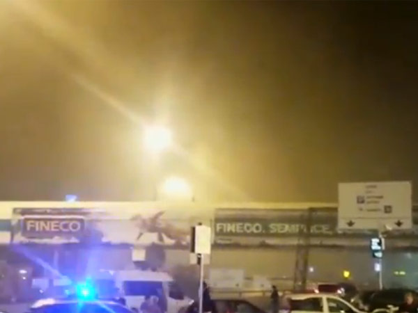Commuter chaos as Rome airport closed by giant fire Commuter chaos as Rome airport closed by giant fire