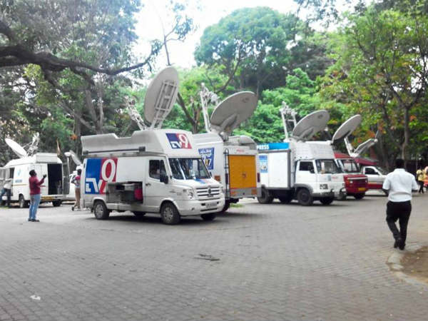 Lot of reporters gathered in Karnataka high court Lot of reporters gathered in Karnataka high court