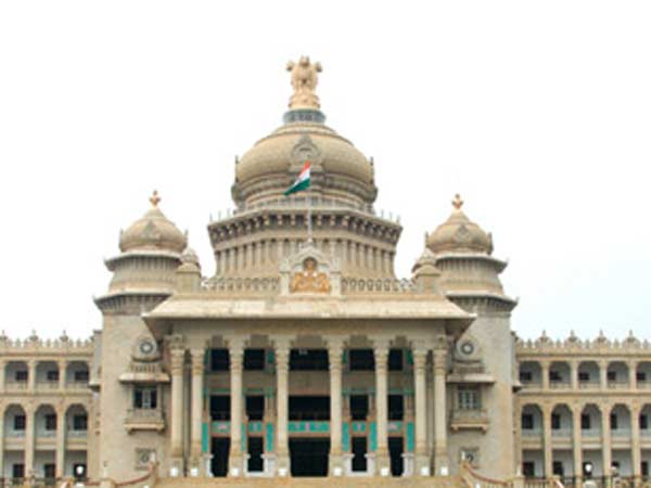 இன்று அமைச்சரவைக் கூட்டம்