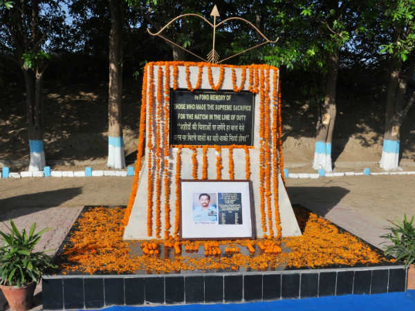 IAF remembers daredevil pilot Sqn Ldr Ajay Ahuja martyred in Kargil IAF remembers daredevil pilot Sqn Ldr Ajay Ahuja martyred in Kargil