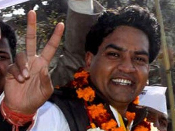 Kapil Mishra to be Delhi's Law Minister after Tomar resigned over charges of holding fake degrees Kapil Mishra to be Delhi's Law Minister after Tomar resigned over charges of holding fake degrees