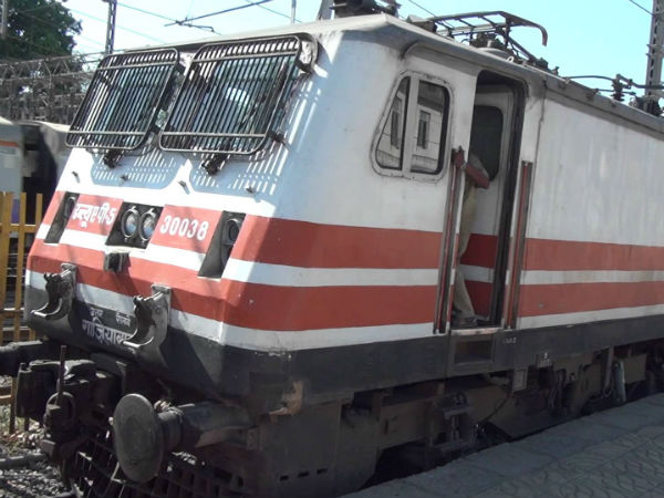 Test of Solar Panels on Shatabdi Express Test of Solar Panels on Shatabdi Express