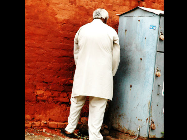Agra: 130 held for public urination Agra: 130 held for public urination