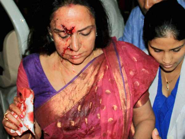 Hema Malini discharged from hospital Hema Malini discharged from hospital