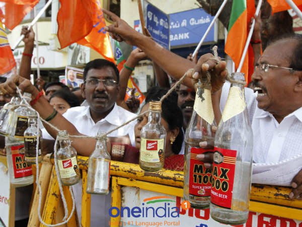 BJP stages protest demanding closure of liquor shop in Tamil Nadu BJP stages protest demanding closure of liquor shop in Tamil Nadu