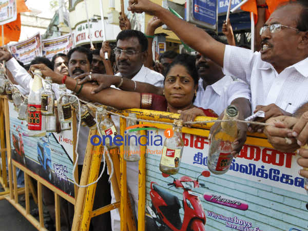 BJP stages protest demanding closure of liquor shop in Tamil Nadu BJP stages protest demanding closure of liquor shop in Tamil Nadu