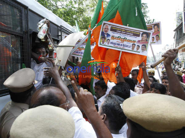 BJP stages protest demanding closure of liquor shop in Tamil Nadu BJP stages protest demanding closure of liquor shop in Tamil Nadu
