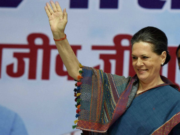 Sonia invites ADMK for iftar party Sonia invites ADMK for iftar party
