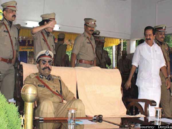  அமைச்சருக்கு 'சல்யூட்' அடிக்காமல் ஜம் என்று உட்கார்ந்திருந்த டிஜிபி- களைகட்டும் கேரள சர்ச்சை