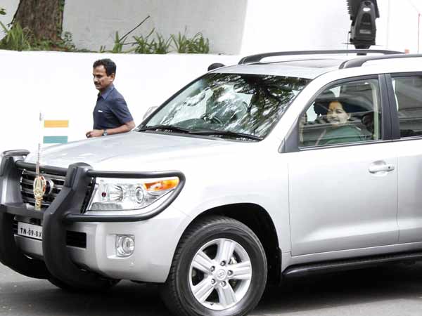 புன்முறுவல் பூத்த புரட்சி