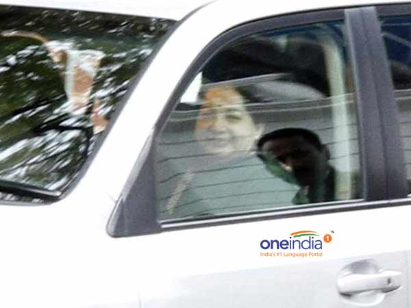 அலுவலகத்திற்கு வந்தாலும் அமோக வரவேற்பு