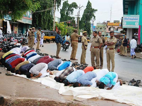 போலீஸ் பாதுகாப்பு