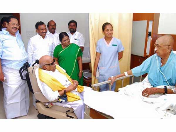 DMK chief Karunanidhi met Cho Ramaswamy DMK chief Karunanidhi met Cho Ramaswamy