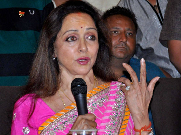 Hema Malini feted with lifetime achievement award Hema Malini feted with lifetime achievement award