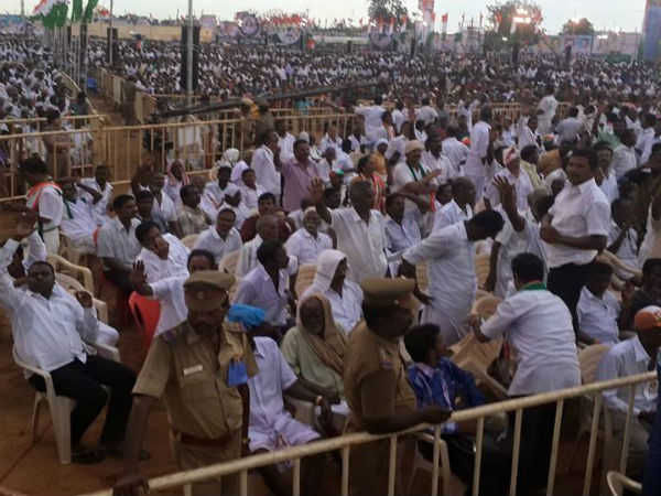 பொதுக்கூட்டத்தில் பங்கேற்பு