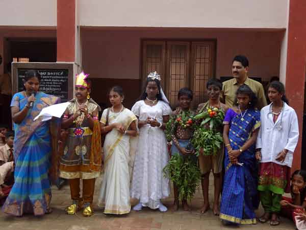 Karikudi school studens sizzles in Maruveda Potti Karikudi school studens sizzles in Maruveda Potti