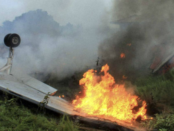 Three dead after light plane crashes into Tokyo suburb Three dead after light plane crashes into Tokyo suburb