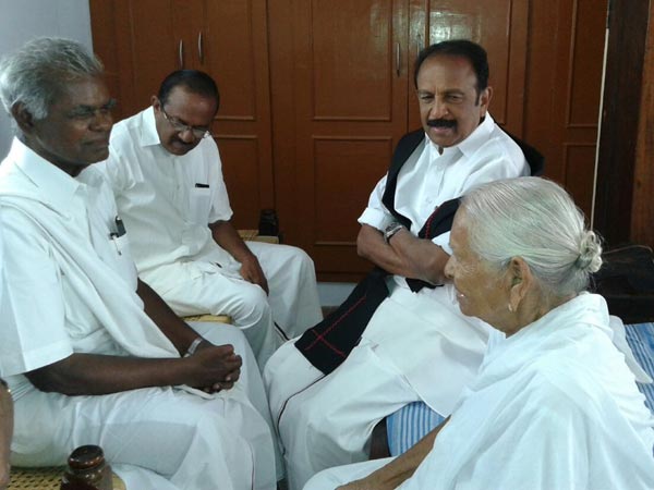 ஆளும் கட்சி நசுக்கப்பார்க்கிறது