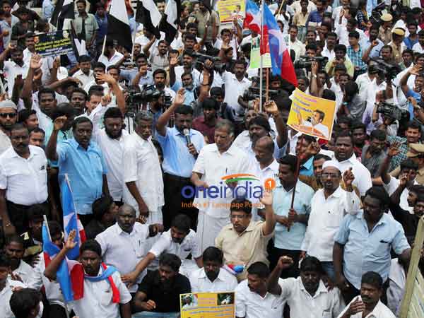 Thirumavalavan and other leaders arrested in Chennai Thirumavalavan and other leaders arrested in Chennai