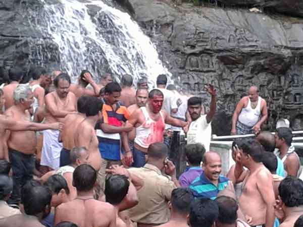 Man injured when he took bath in Courtallam falls Man injured when he took bath in Courtallam falls