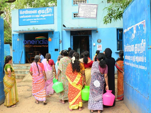 சுட்டிக்காட்டும் கருணாநிதி