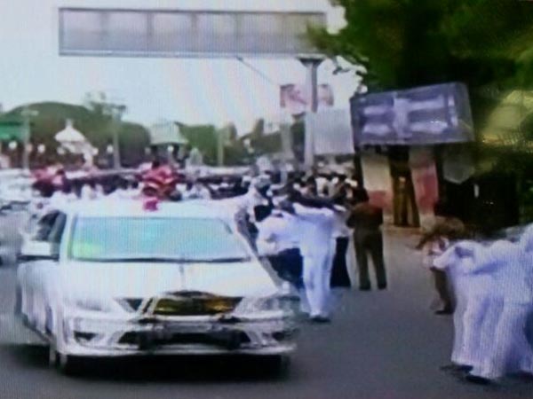 Jayalalitha recieved people's welcome from Poes Garden to Chennai airport Jayalalitha recieved people's welcome from Poes Garden to Chennai airport