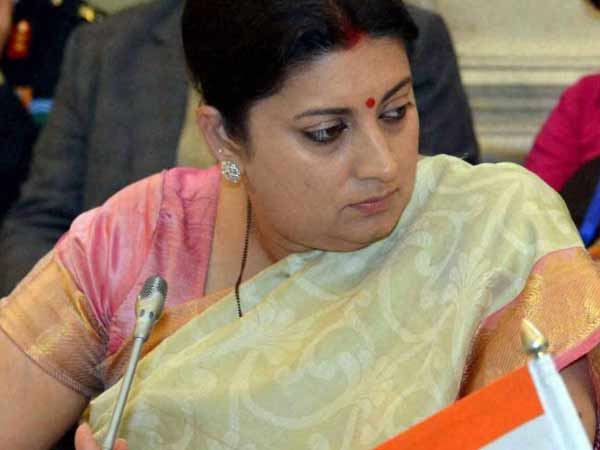 Smriti Irani shown black flags in Kerala Smriti Irani shown black flags in Kerala