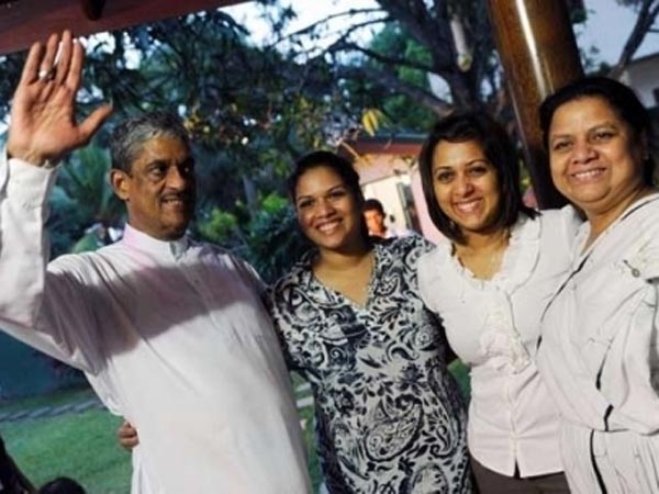 Sarath Fonseka losts in Lanka election Sarath Fonseka losts in Lanka election
