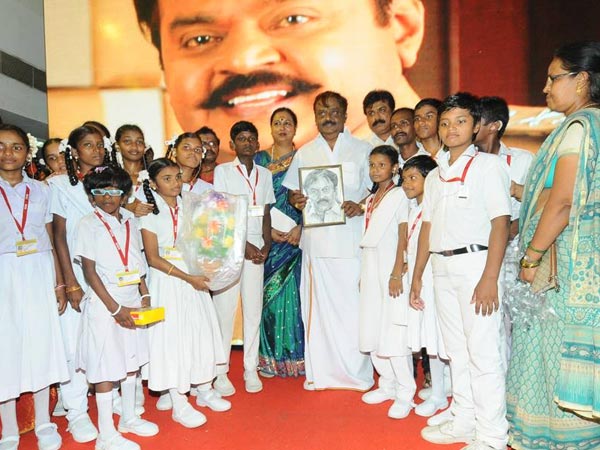 எம்.ஜி.ஆர் பள்ளிக்கு நிதி உதவி
