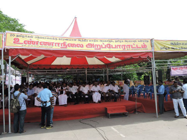 உண்ணாவிரதப் போராட்டம்...
