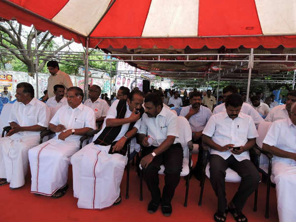 சிபிஐ விசாரணை வேண்டும்...