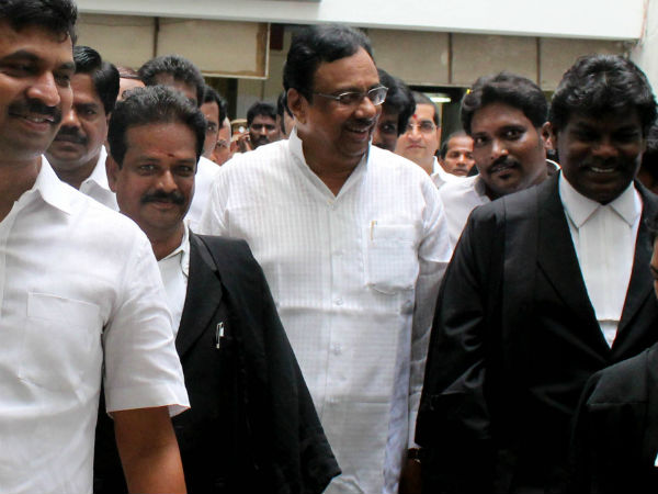 EVKS Elangovan appears in Egmore court EVKS Elangovan appears in Egmore court
