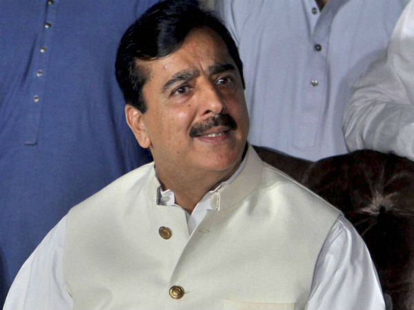 Arrest warrant issued for Pak Ex PM Gilani Arrest warrant issued for Pak Ex PM Gilani