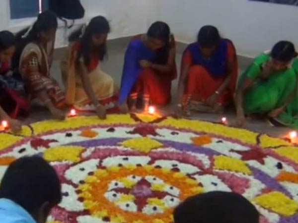 அத்தப்பூ கோலம்
