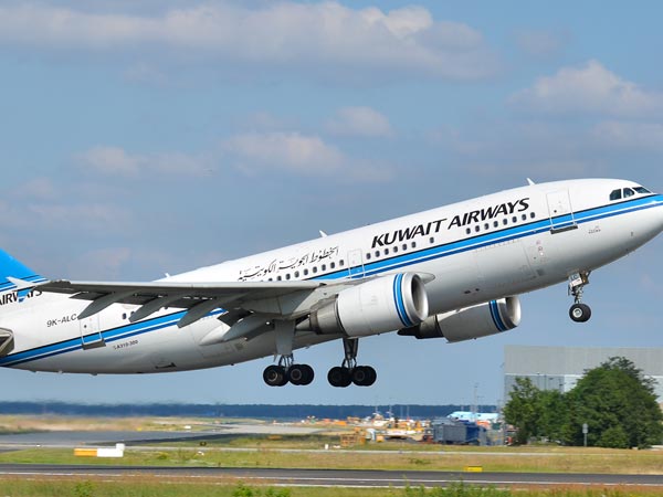 Bird crashes into cockpit window of Kuwait Airways flight to Mumbai Bird crashes into cockpit window of Kuwait Airways flight to Mumbai