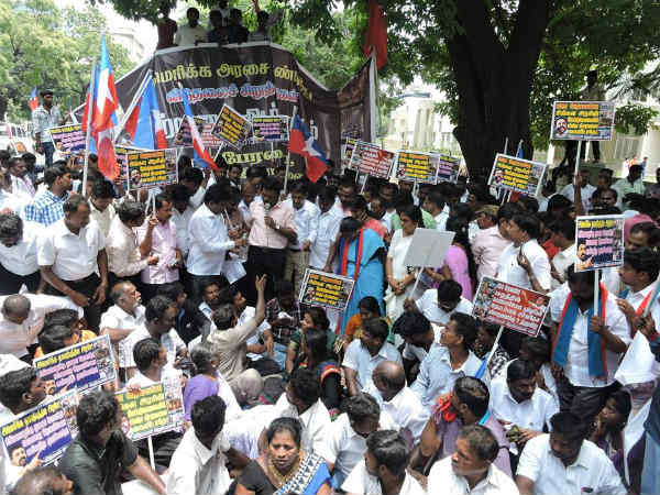 VCK protest against US on Srilanka's war crime VCK protest against US on Srilanka's war crime