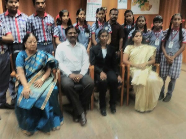 PM answered Tirunelveli girl student Visalini's question via video conference PM answered Tirunelveli girl student Visalini's question via video conference