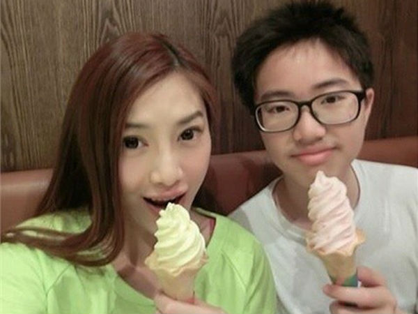 41-year-old Mom Practically Looks Like Her Son’s Sister... 41-year-old Mom Practically Looks Like Her Son’s Sister...