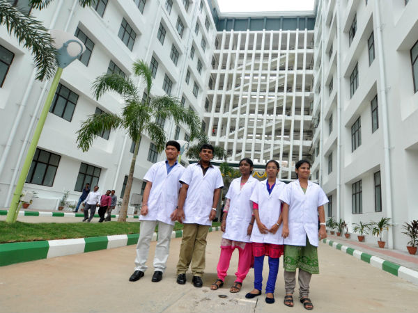 Jayalalithaa inaugurates new medical college Jayalalithaa inaugurates new medical college