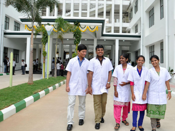 Jayalalithaa inaugurates new medical college Jayalalithaa inaugurates new medical college