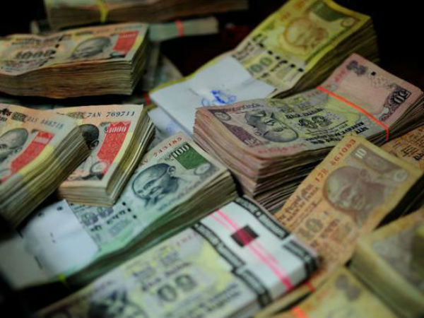Thieves theft 1 crore in Kanchipuram from car Thieves theft 1 crore in Kanchipuram from car