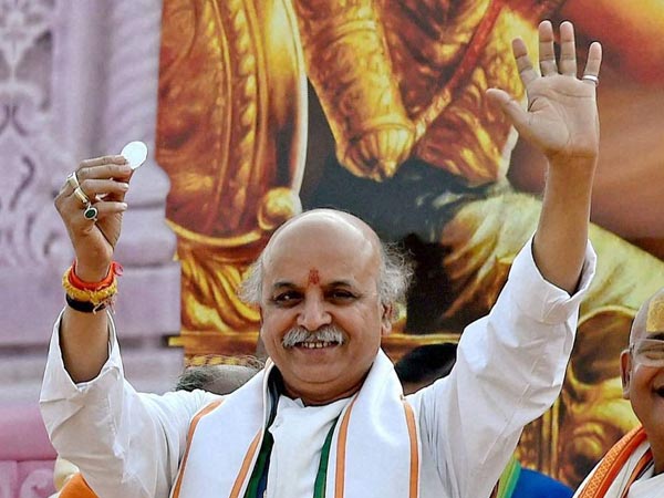 VHP Leader Pravin Togadia Extends Support to Patel Quota Agitation VHP Leader Pravin Togadia Extends Support to Patel Quota Agitation