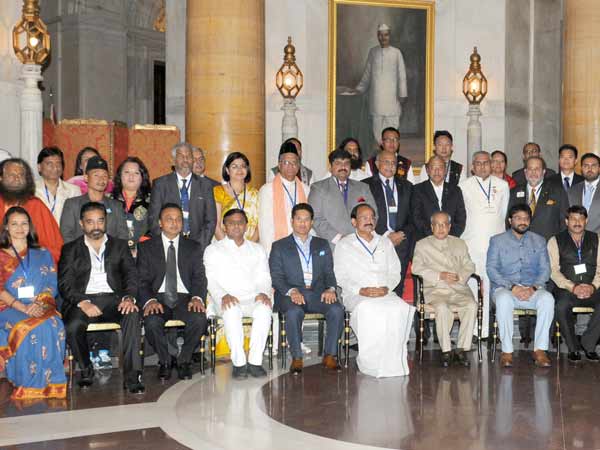 Clean India ambassadors including Kamal meet The President Clean India ambassadors including Kamal meet The President